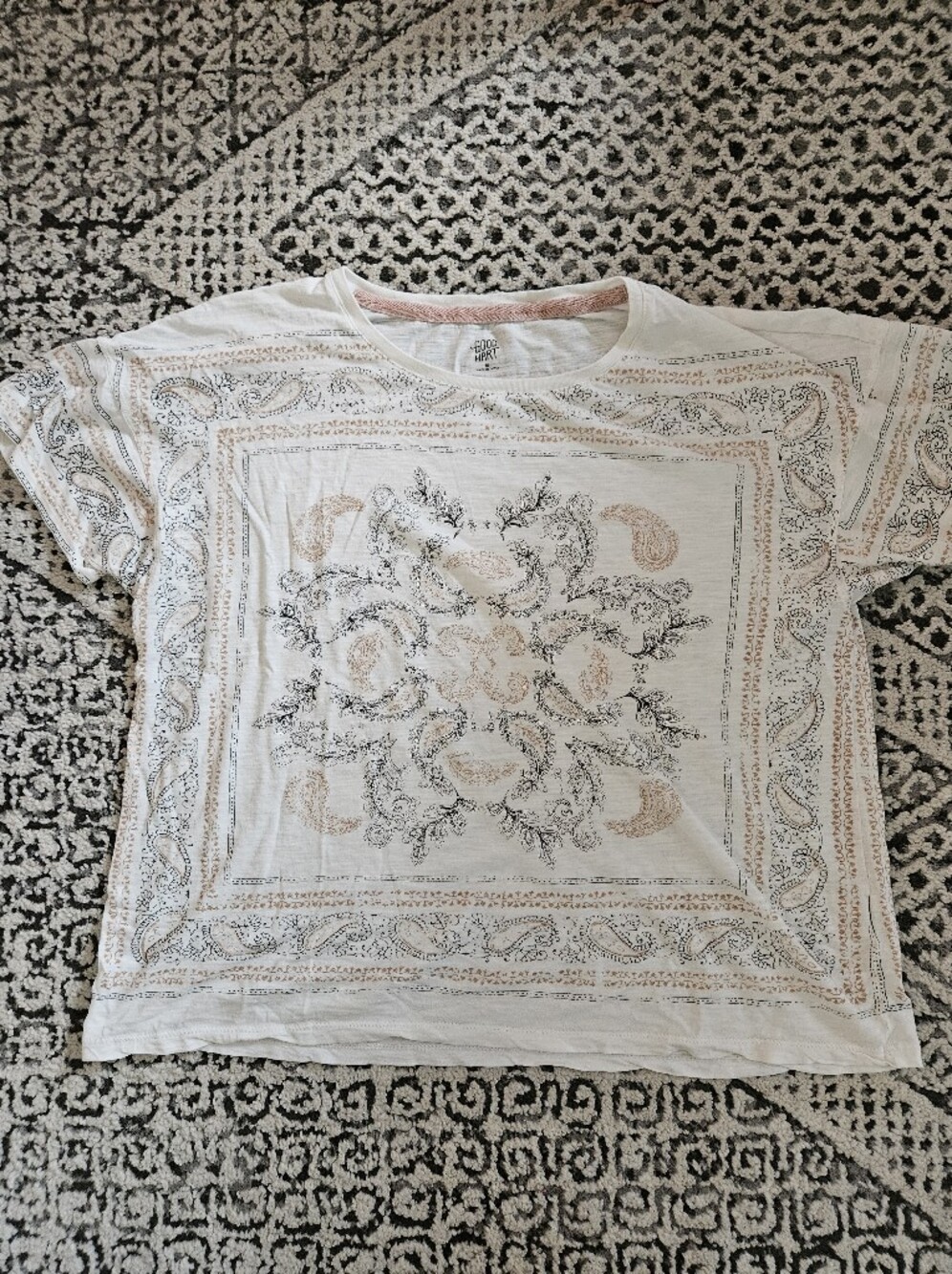 Good Hart Bandana Print Tshirt Size Medium